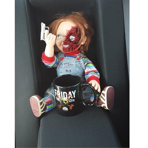 Mezco Toyz Designer Series Child's Play 3 Talking Pizza Face Chucky 15-Inch - Picture 3 of 8